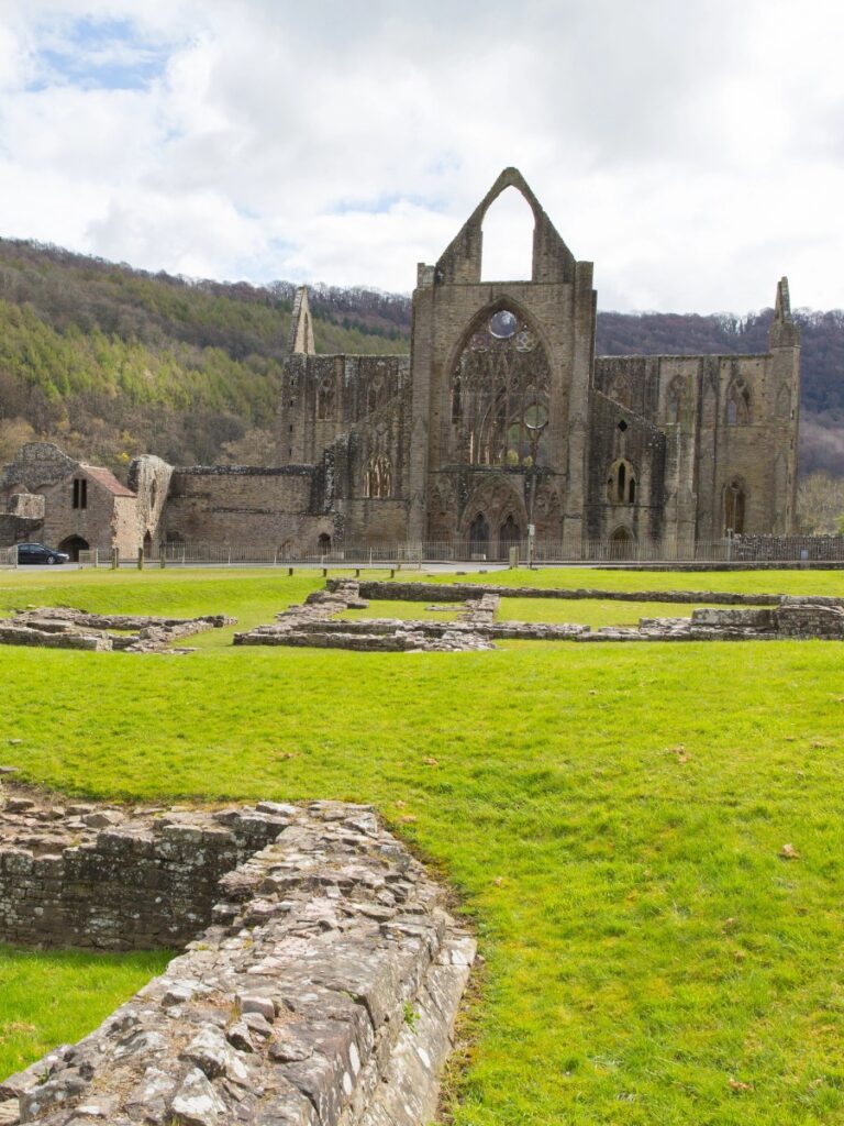 📍 Tintern Abbey 🏛️
