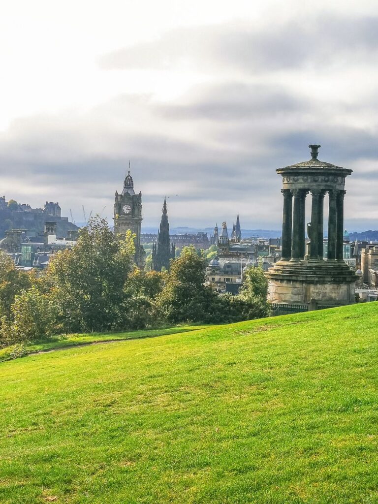 calton hill in edinburgh