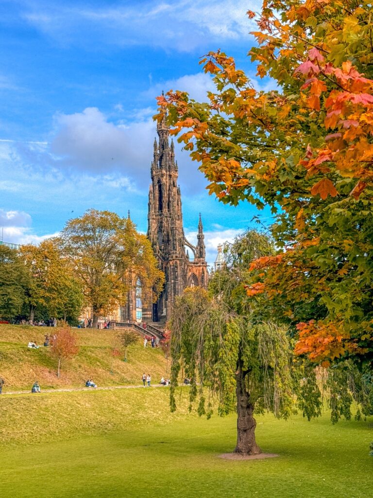 scott monument in edinburgh