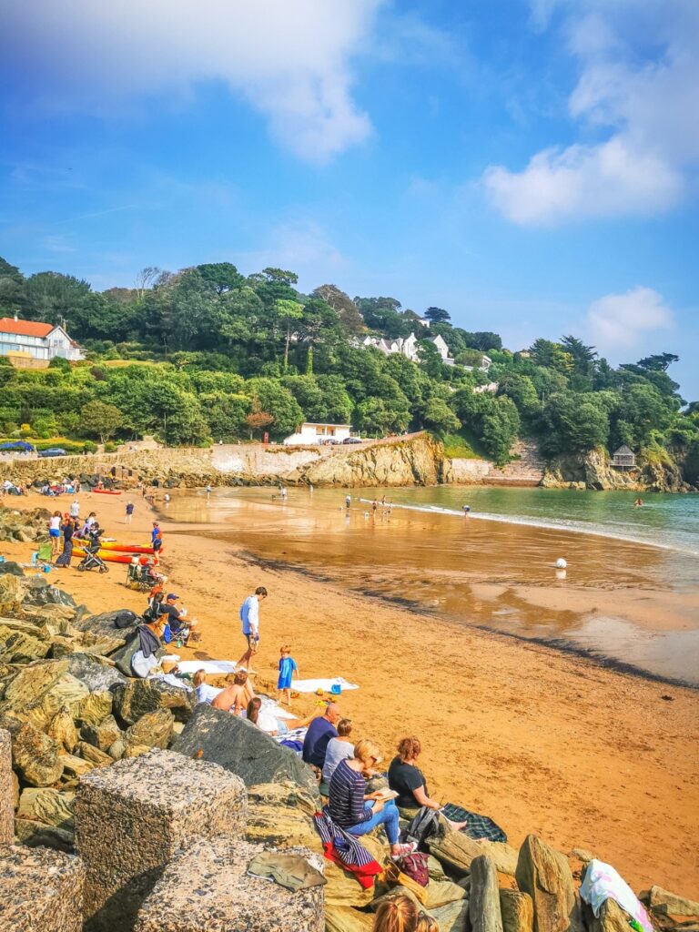 sw coast path north sands in salcombe